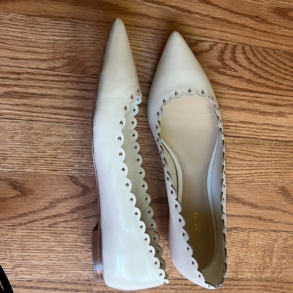NWOT Coach cream flats with scallop and stud detailing. - Picture 4 of 4